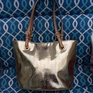 👜 Like new Michael Kors gold tote 👜